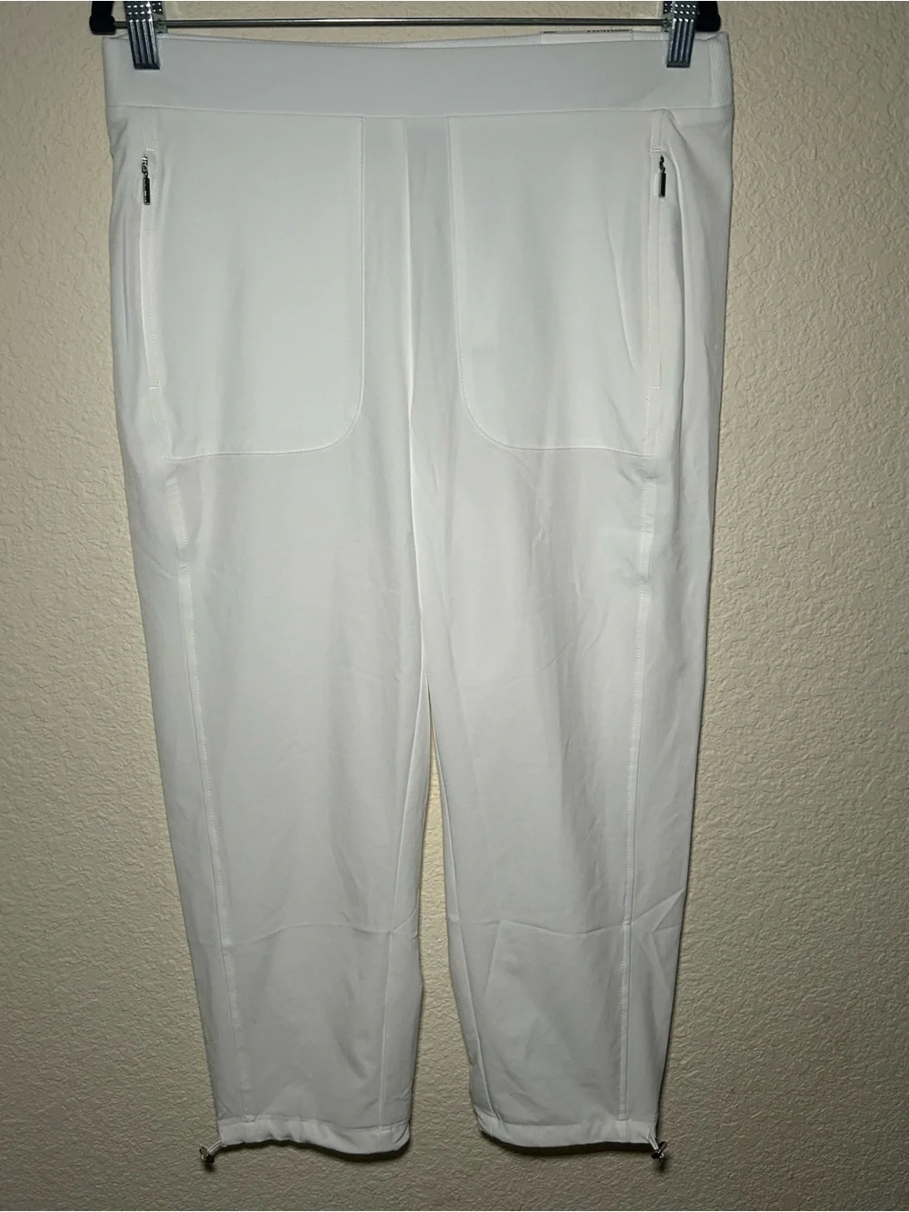 Chicos Zenergy White Performance Zip-Pocket Light Capri Pants Casual Outdoor Fal